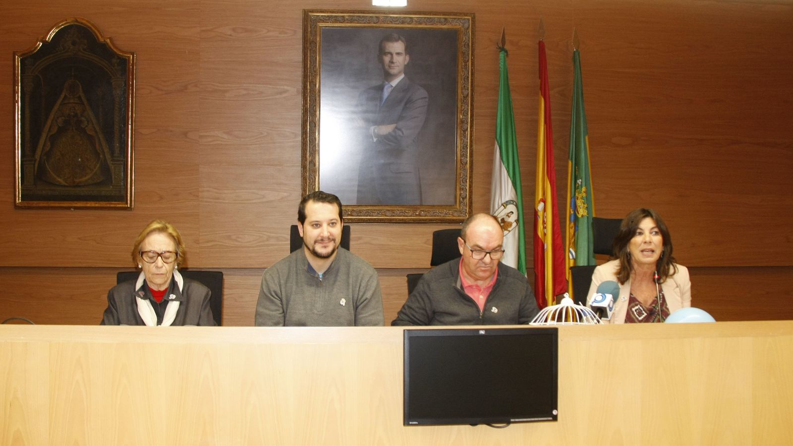 Antonia García (presidenta de Afanas), Antonio Fernández (primer teniente de alcalde), Modesto Serrano (concejal de Bienestar) y Matilde Roselló (concejala de Igualdad y Participación Ciudadana).