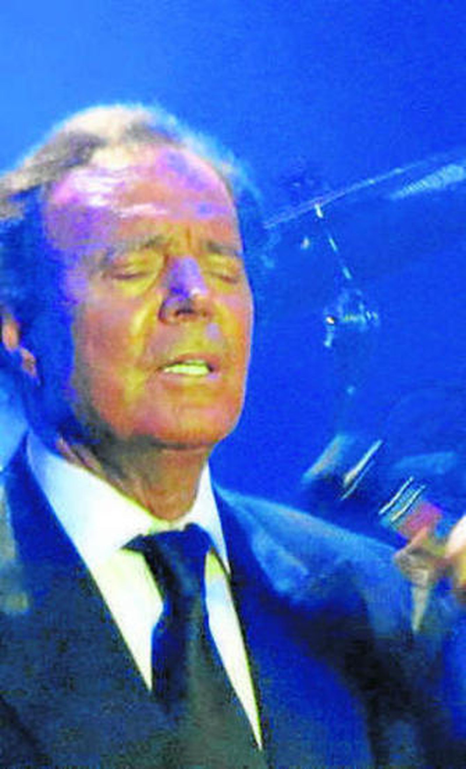 Julio Iglesias deslumbra en Pekín