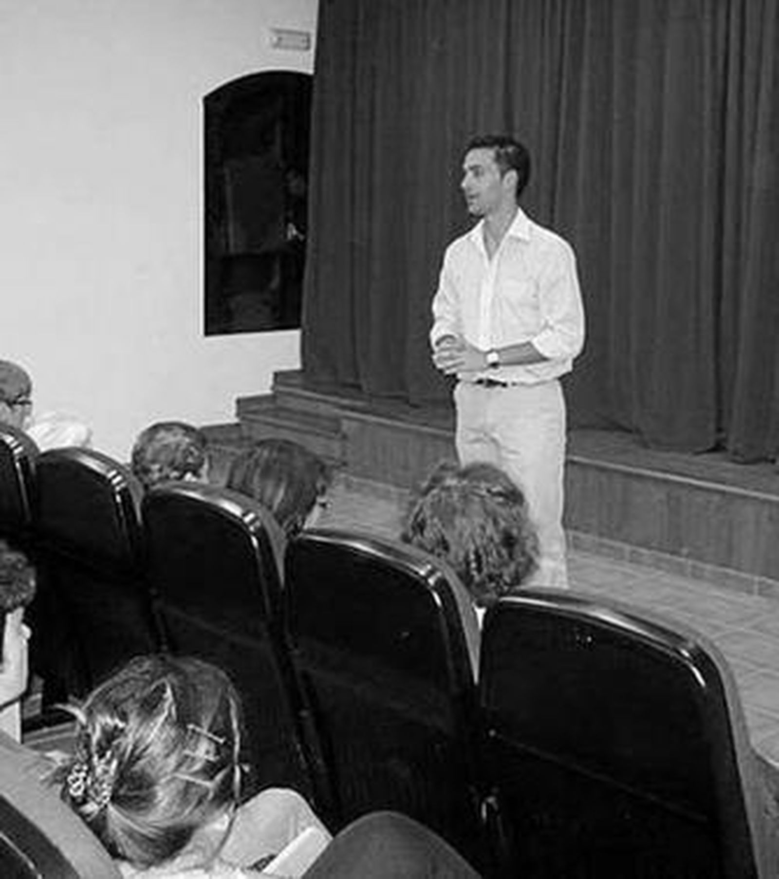 Juan José Rondón, en la reinaugurada casa de la cultura Leopoldo de Luis.