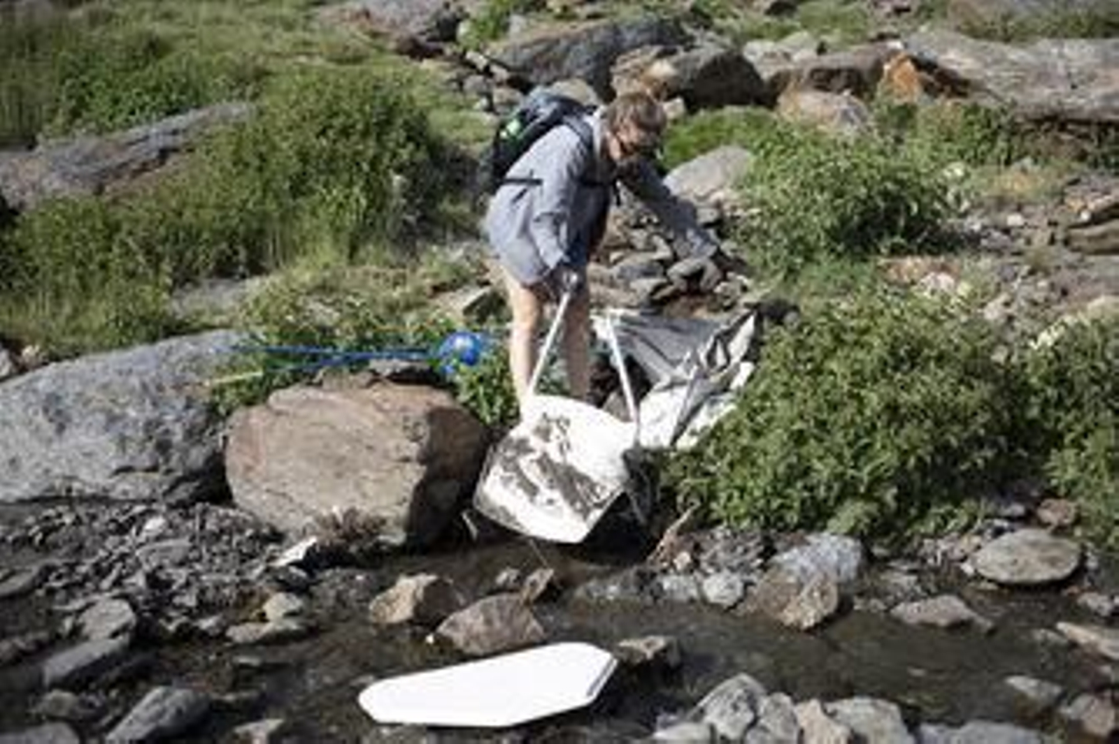 Fotos: así ha sido la jornada de limpieza en las pistas de esquí de Sierra Nevada