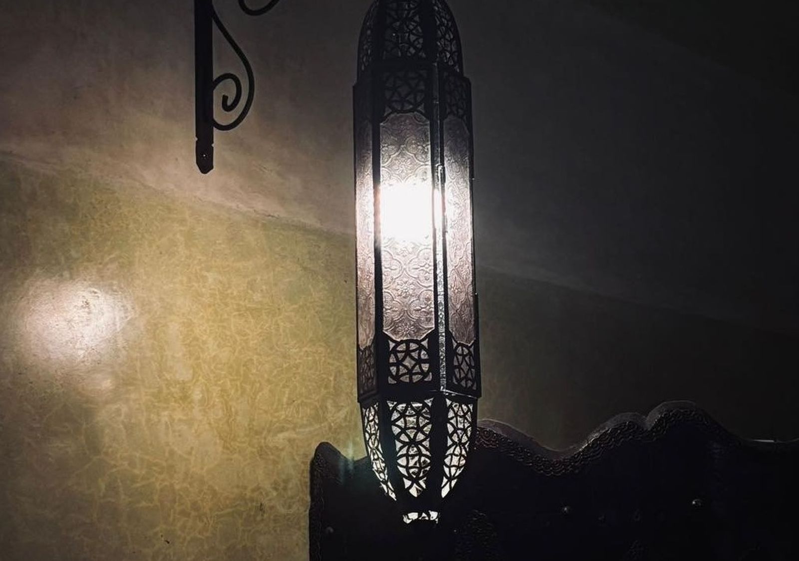 Detalle de uno de los puntos de luz de los baños árabes Hammam Andalusí de Jerez