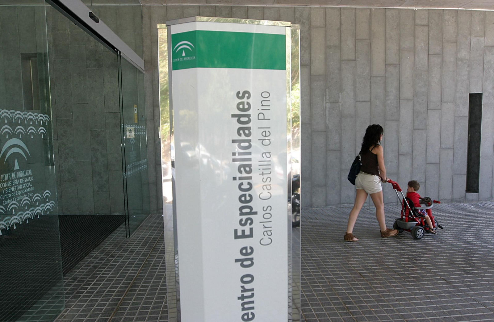 Centro de especialidades Carlos Castilla del Pino, perteneciente al Hospital Reina Sofía.