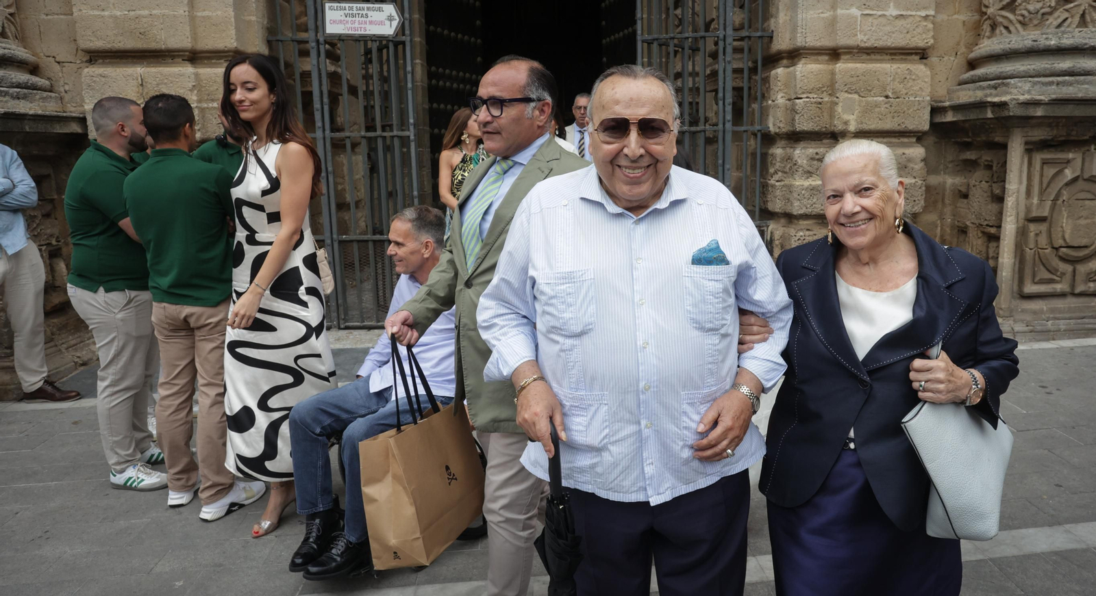 Imágenes de los asistentes a la comunión de la nieta del empresario José Luis López en Jerez