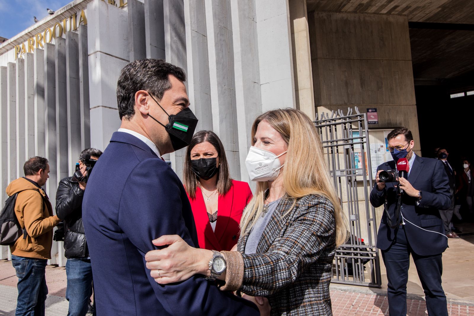 Así ha sido la visita del presidente de la Junta a las hermandades del Lunes Santo de San Fernando