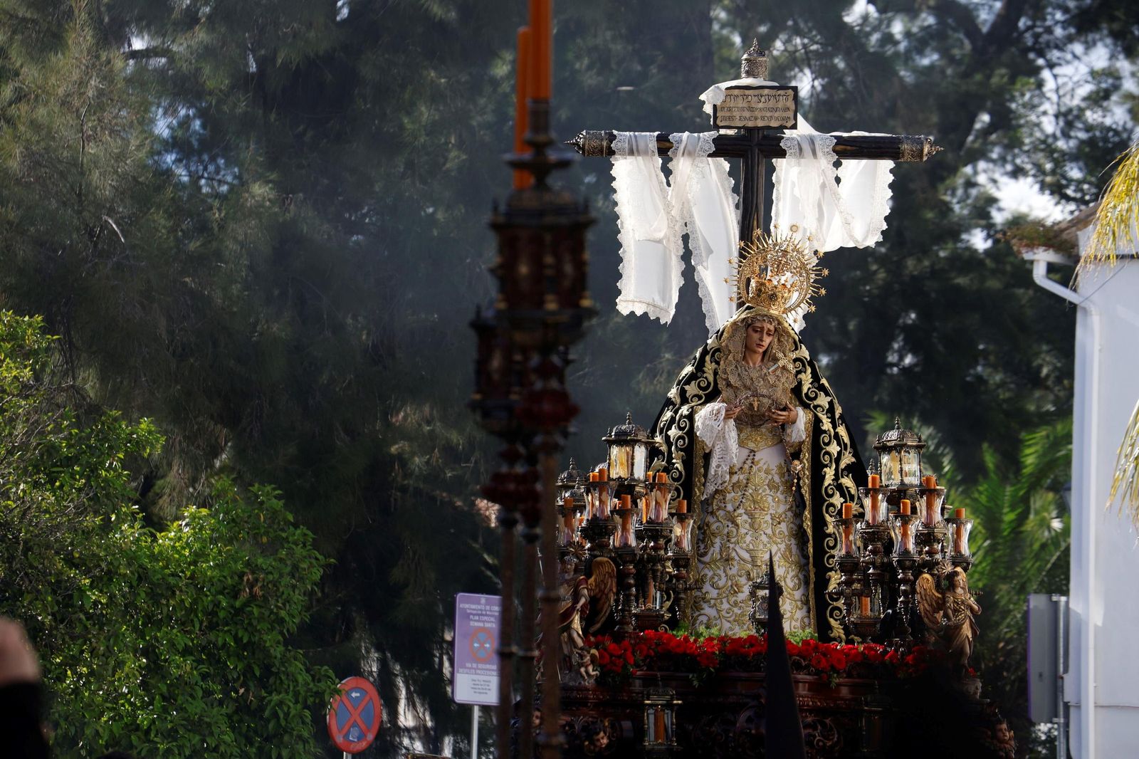 La procesión de la Soledad en este Viernes Santo de Córdoba, en imágenes