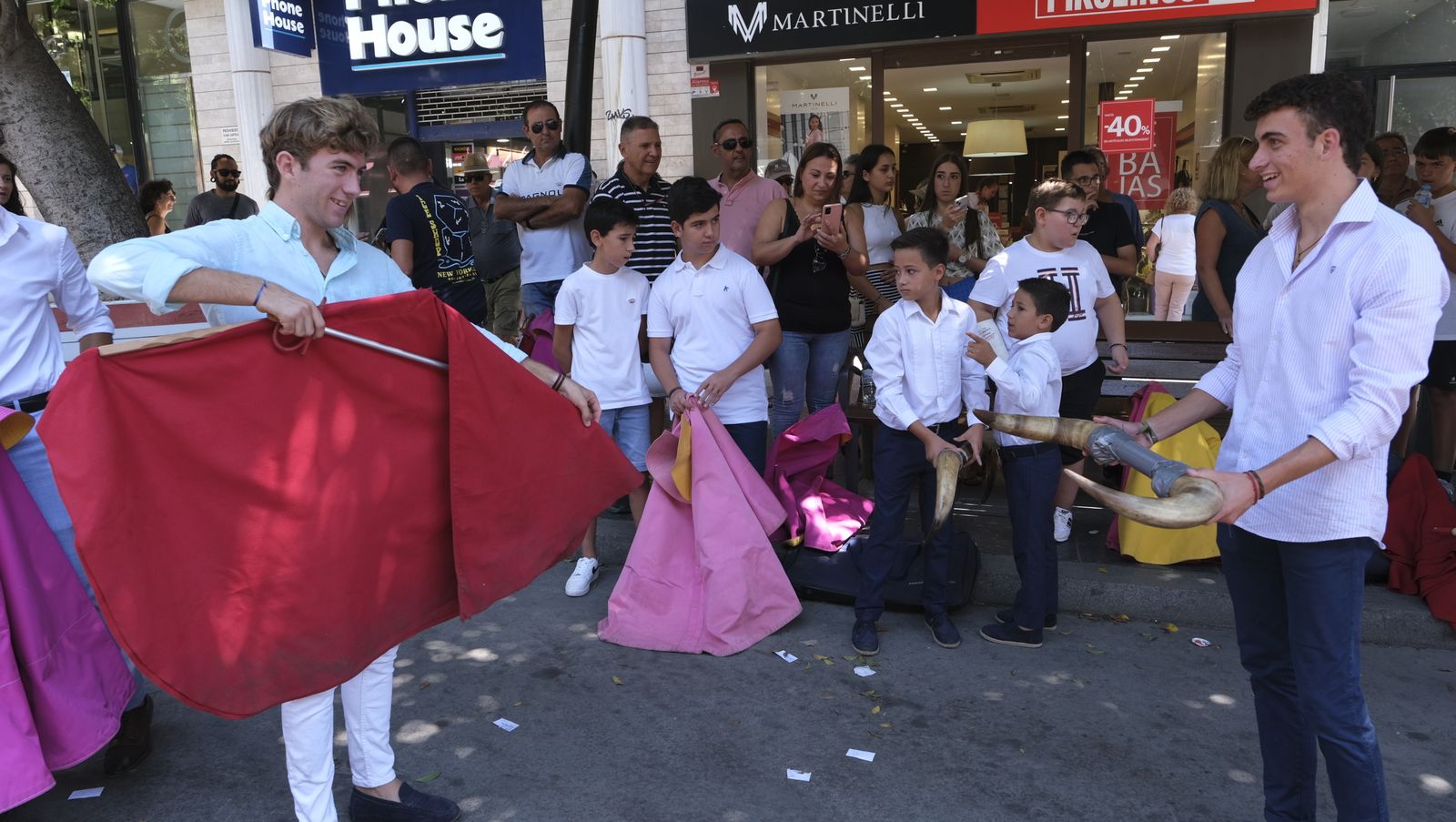 Imágenes de la exhibición de toreo de salón por la Escuela Taurina de Almería, en la Feria de Almería 2022