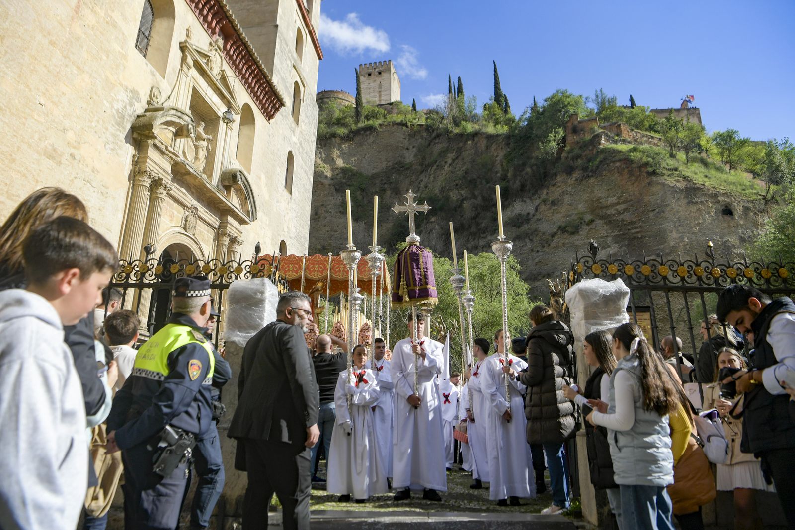Así vivió Granada la salida de la Cofradía de los Dolores 2025
