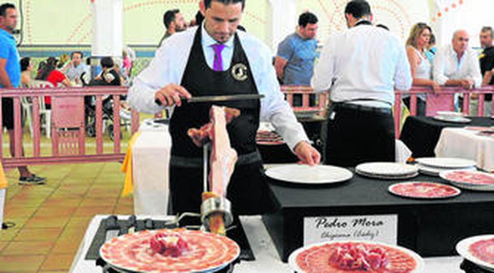 El maestro cortador de jamón Pedro Mora, durante su participación en un concurso. El chipionero acumula ya 72 galardones de ámbito nacional.