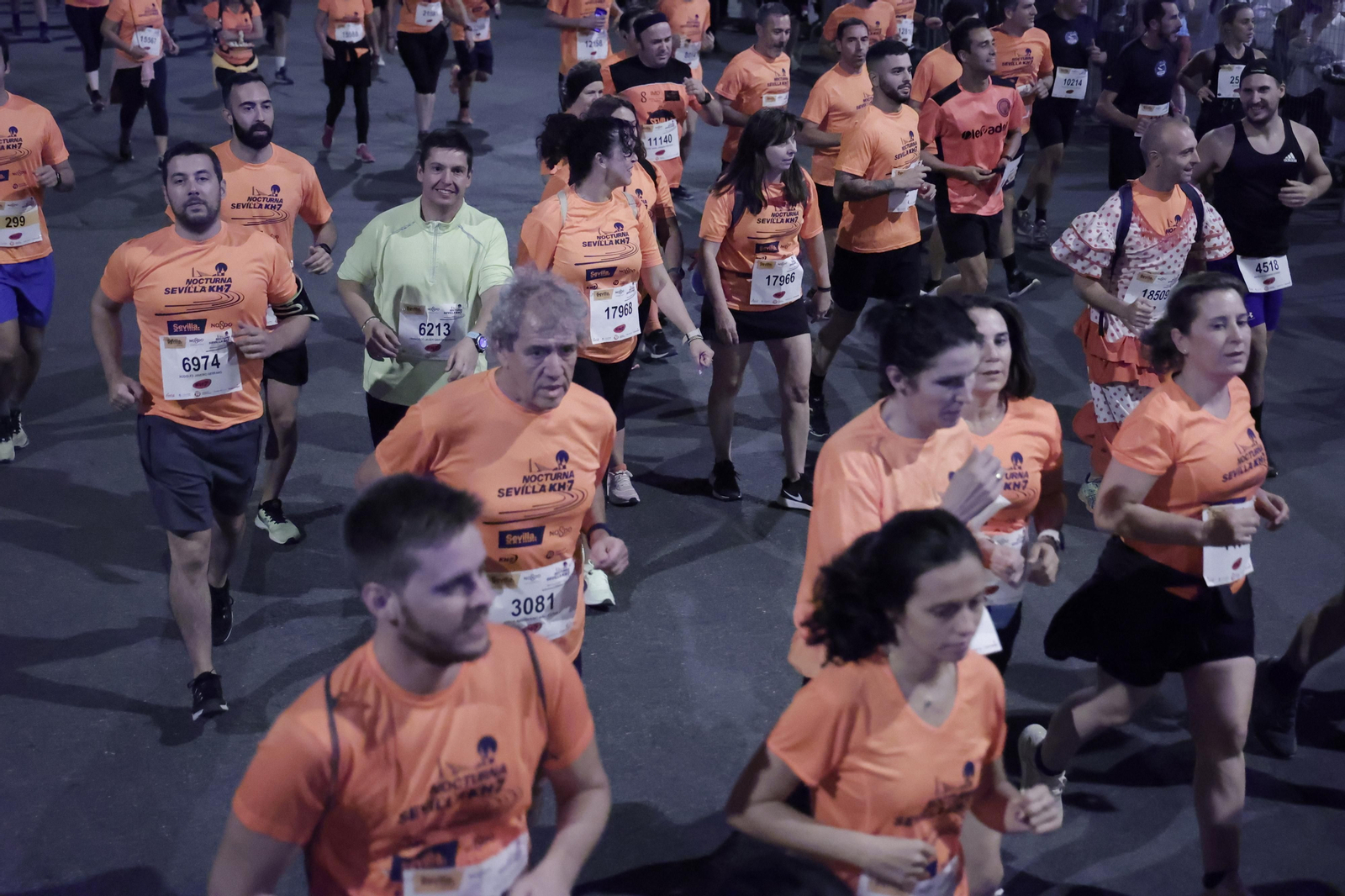 Búscate en la Carrera Nocturna de Sevilla (3)