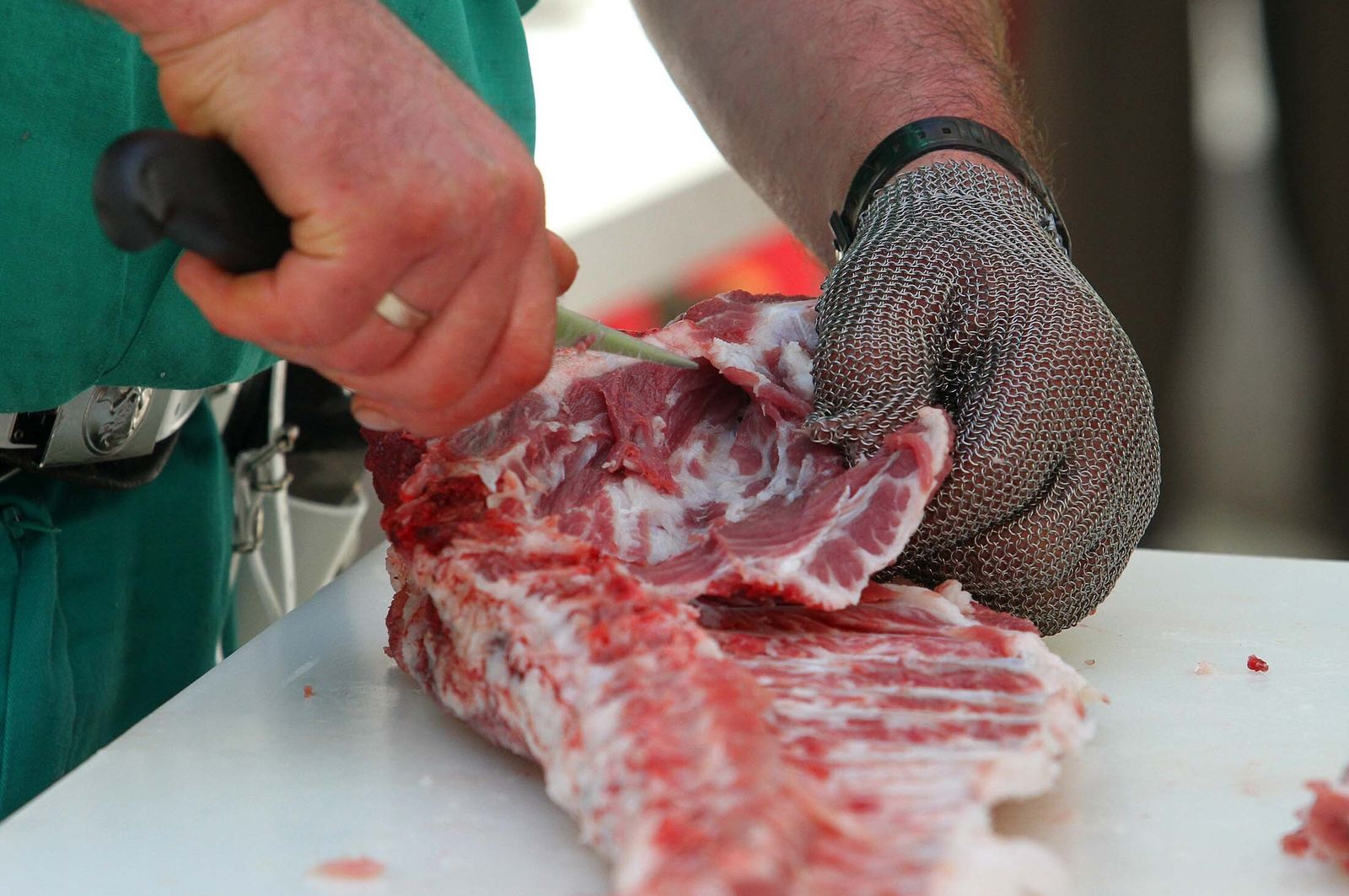 El TSJA avala el despido de un carnicero por "amenazar con cortar el cuello"  a otro