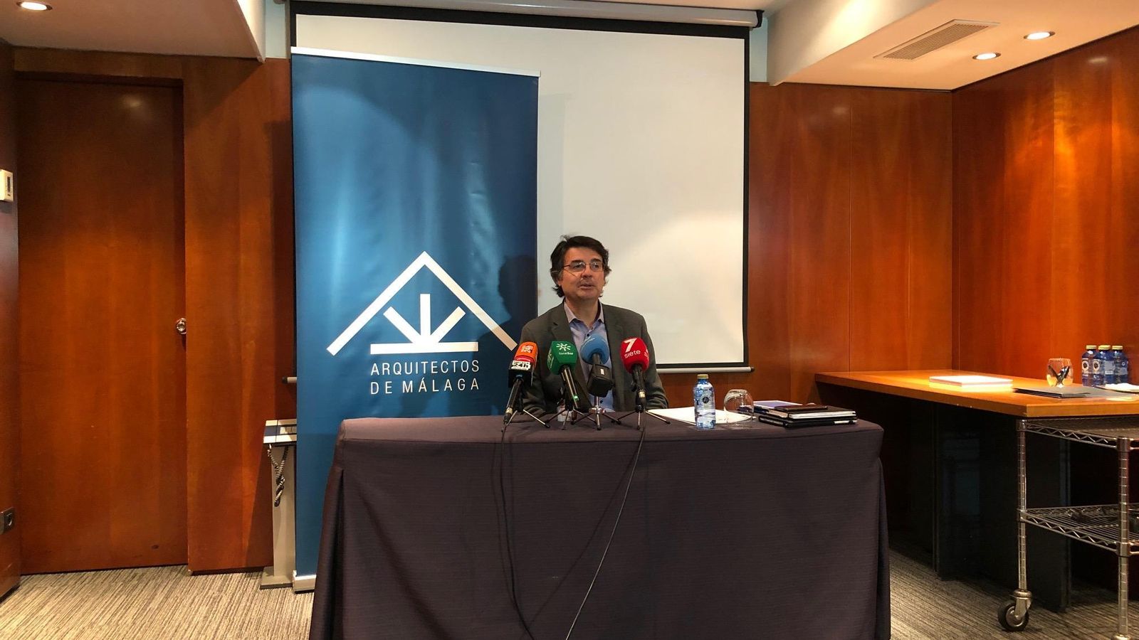 El decano de los arquitectos malagueños Francisco Sarabia, esta mañana