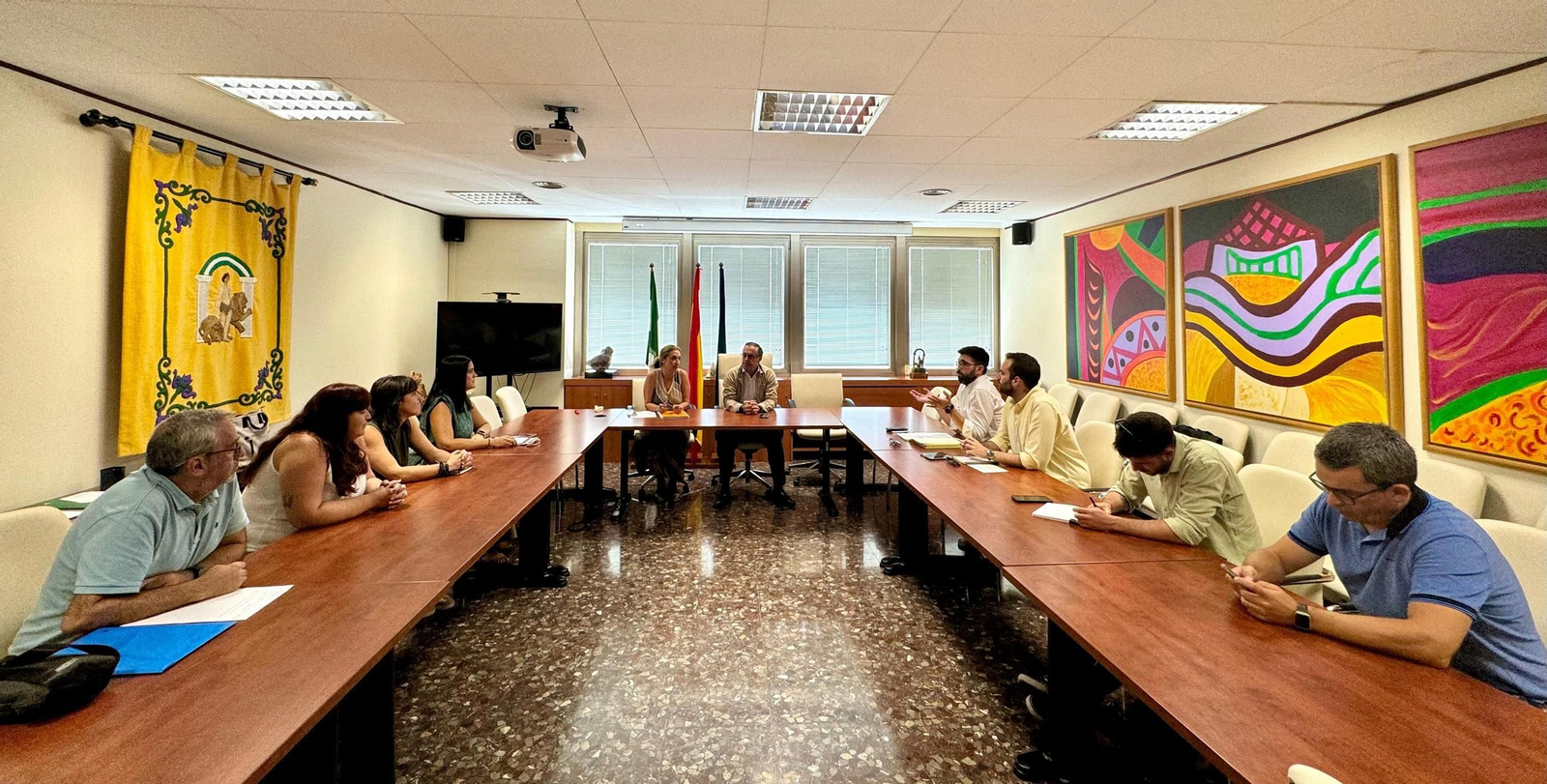 Reunión mantenida entre representantes de padres, Ayuntamiento y Educación