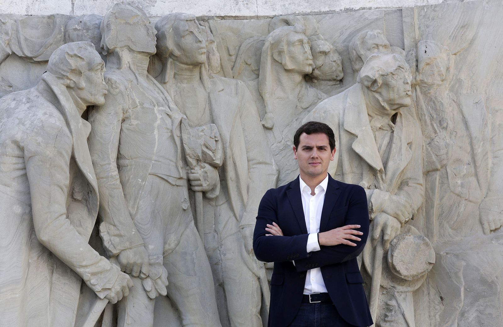 Albert Rivera, ante el monumento a la Constitución de la plaza de España de Cádiz.