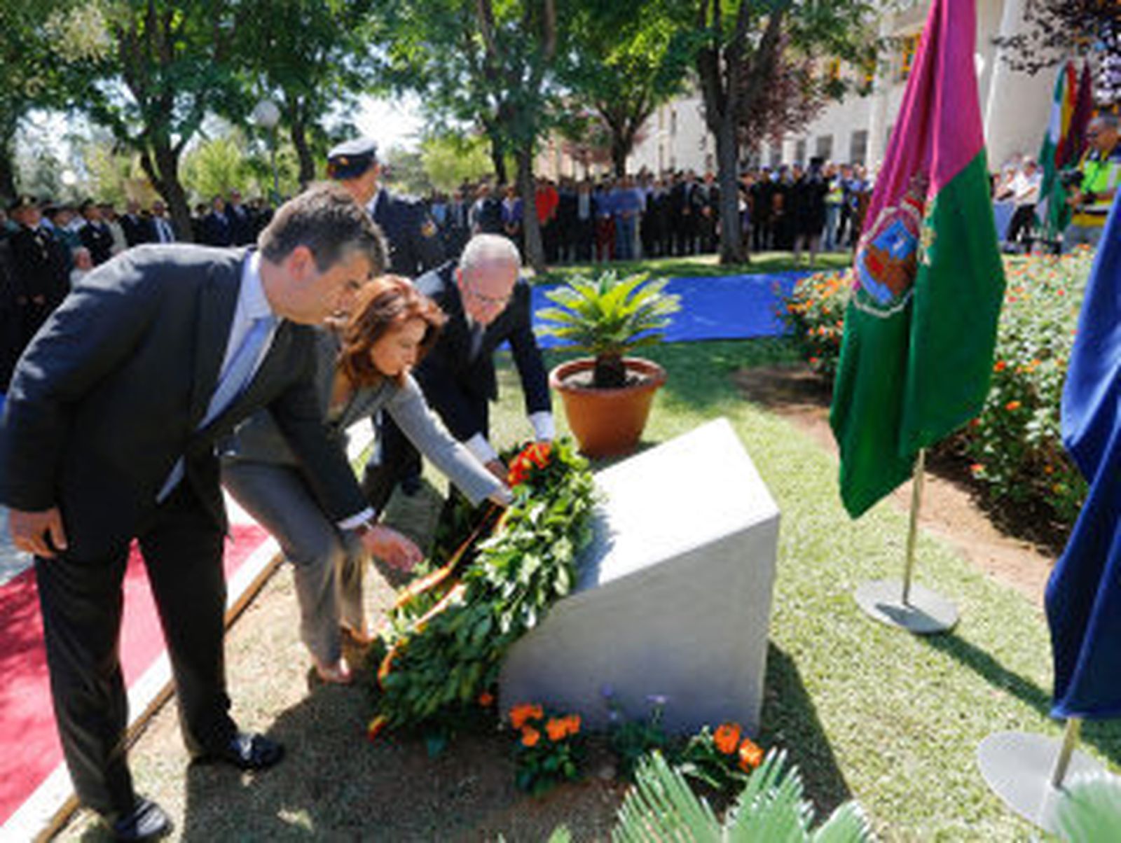 Inauguran un monolito en honor al agente de Policía que murió apuñalado en mayo