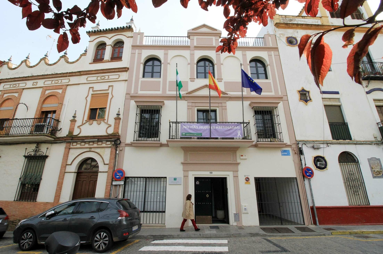 Fachada de la sede del Instituto Andaluz de la Mujer en Huelva, en la Plaza de San Pedro de la capital.