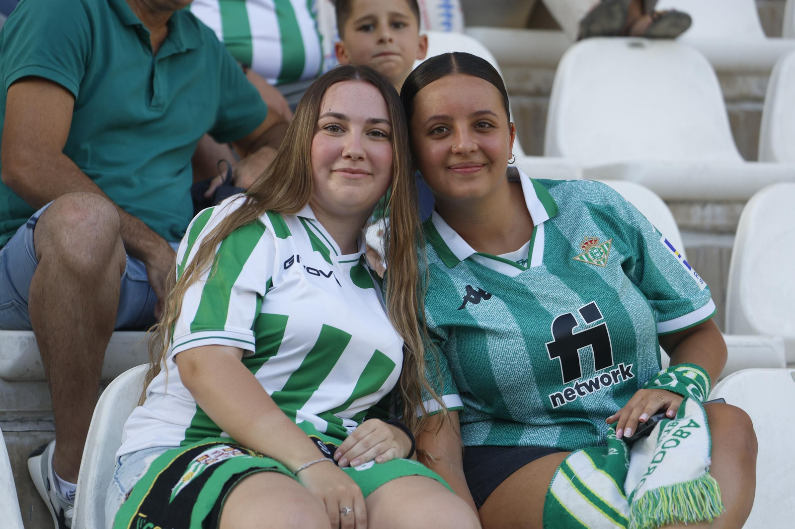 Las mejores fotos del ambiente en El Arcángel para el Córdoba CF - Real Betis
