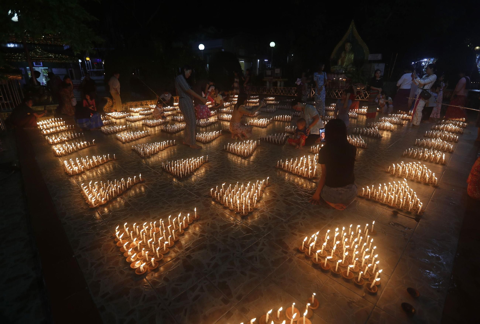 Birmania celebra el Festival de las Luces