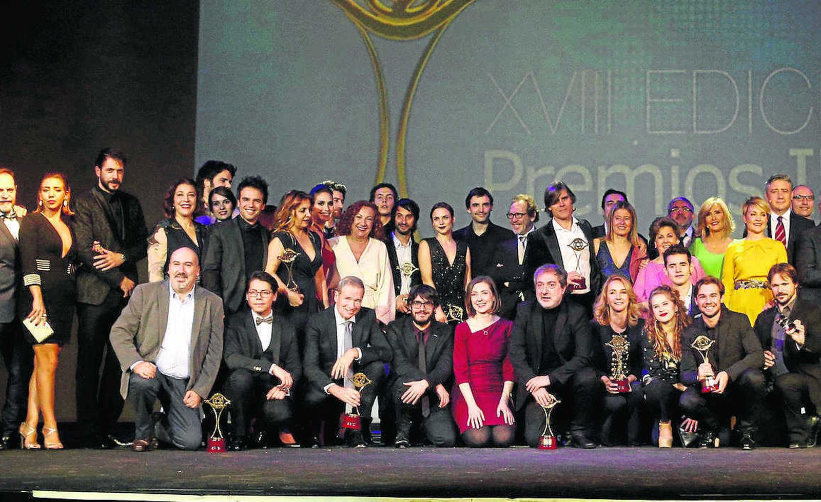 La foto de familia con presentadores, participantes y parte de los premiados en la gala de los Iris celebrada en Aranjuez.
