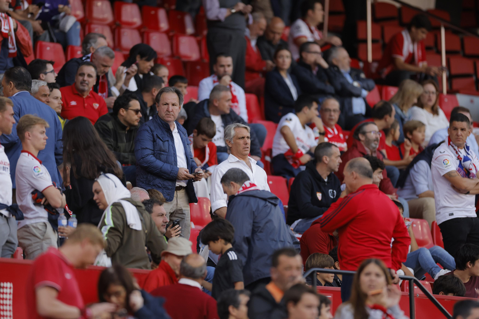 Búscate en las fotos del Sevilla-Betis