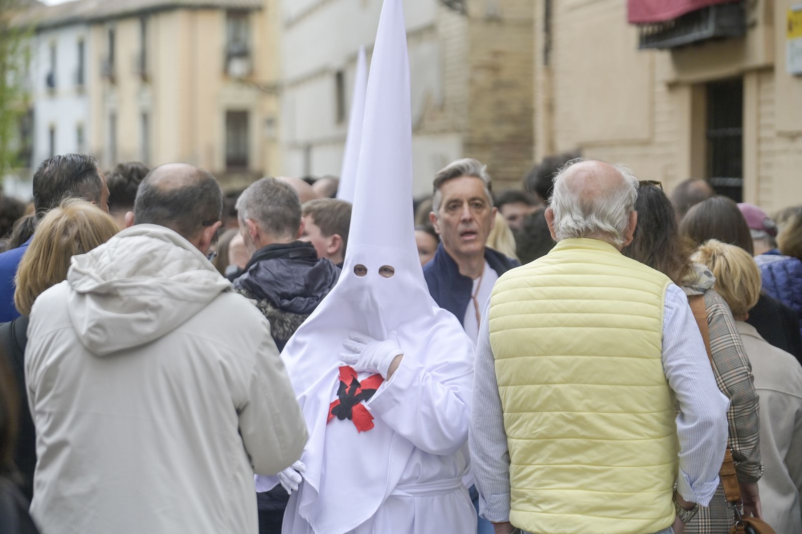 Así vivió Granada la salida de la Cofradía de los Dolores 2025