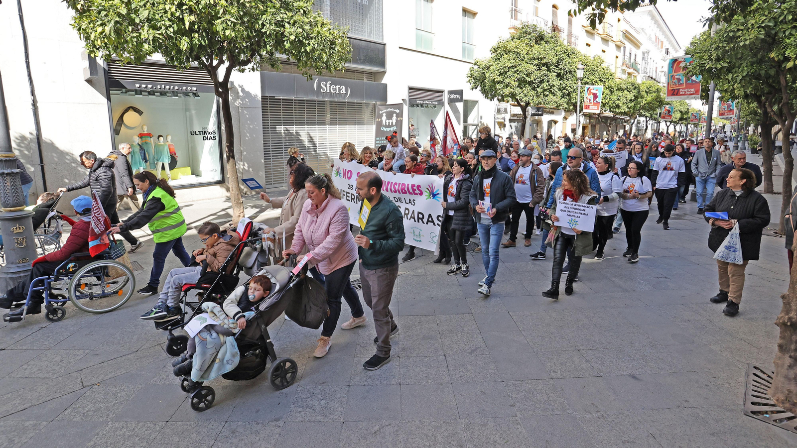 Marcha solidaria por el día de las enfermedades raras en Jerez
