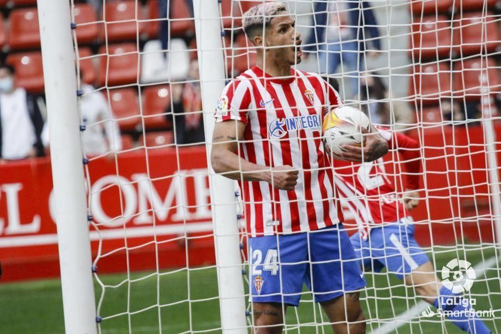 El Sporting celebra un gol al Cartagena.