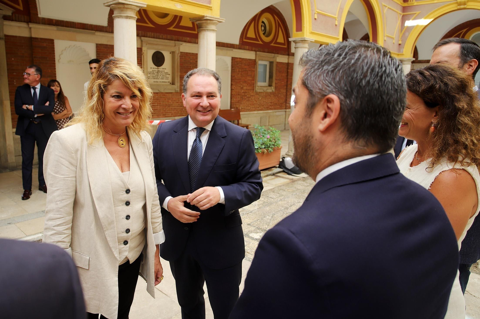 Imágenes del encuentro de Pilar Miranda con David Toscano en el Ayuntamiento de Huelva