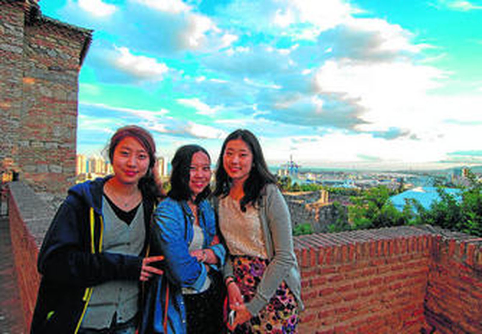 Las coreanas Hyojing Jang, Hyobin Choe y Seojin Lee, ayer en la Alcazaba.