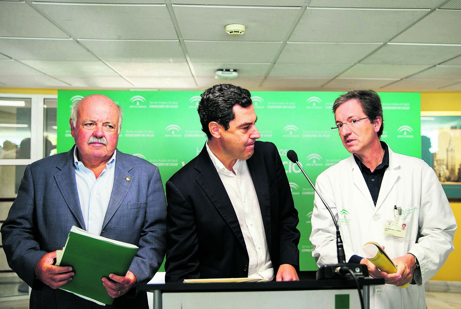 Jesús Aguirre, Juanma Moreno y José Miguel Cisneros.