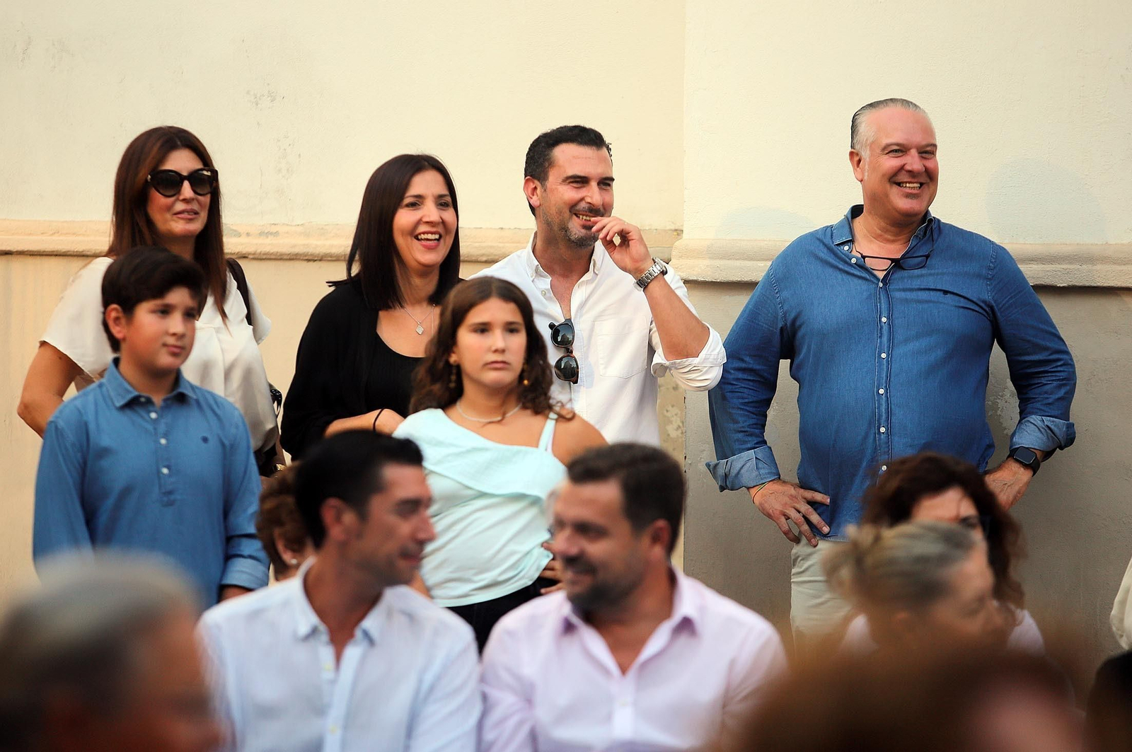Imágenes de Huelva en blanco y azul, la noche del comercio