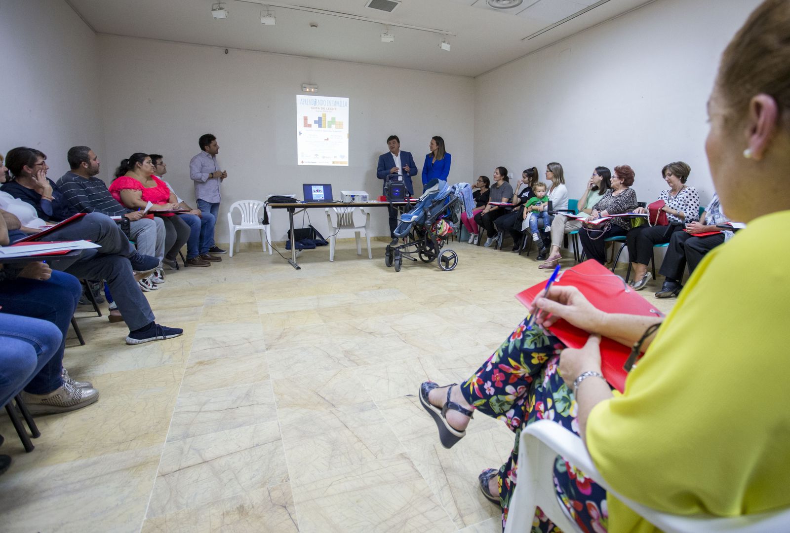 Una sesión del programa municipal  'Aprendiendo en familia'.