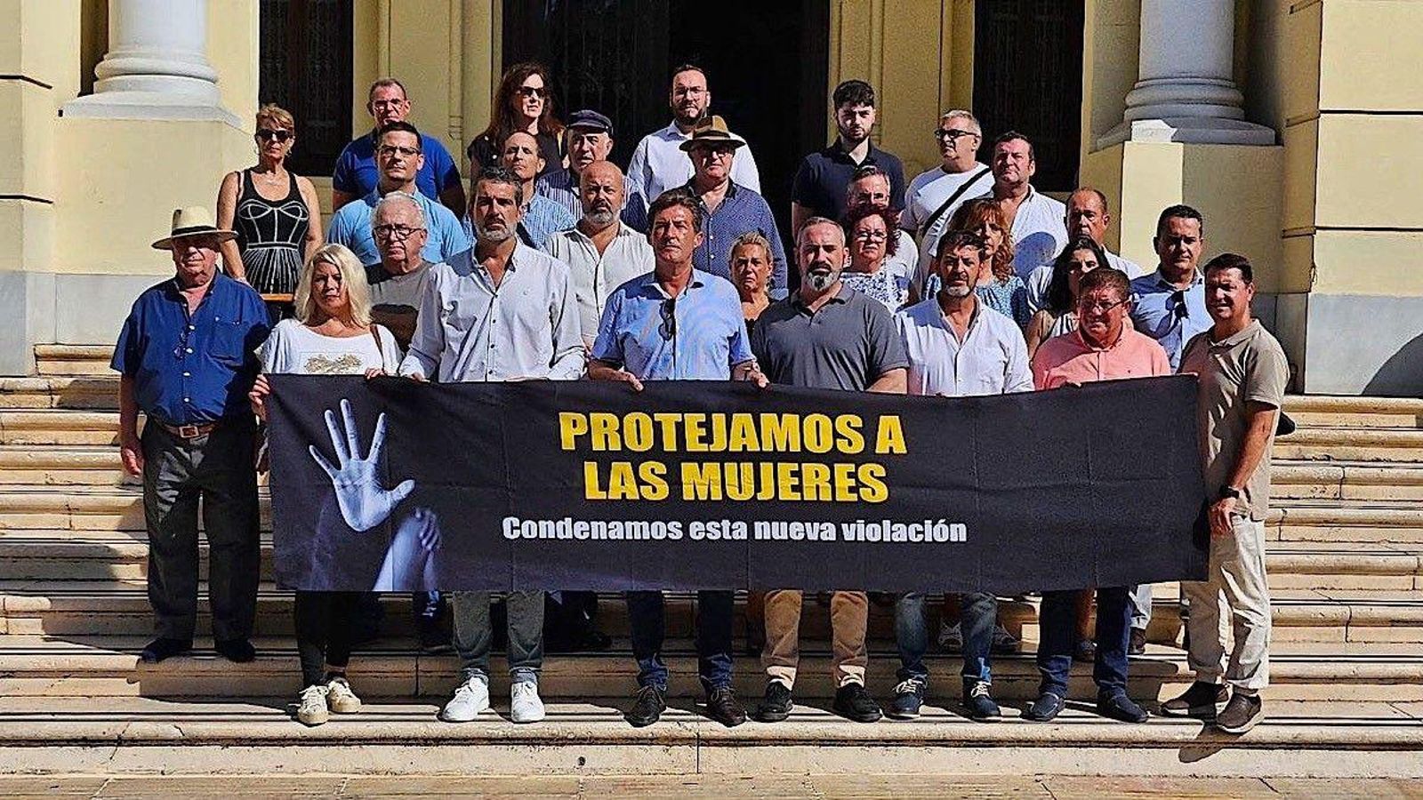 Reivindicación de Vox Málaga encabezada por Antonio Alcázar a las puertas del Ayuntamiento.
