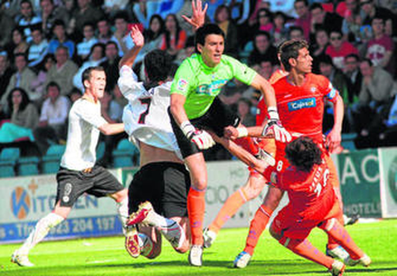 Guaita, al margen de que opta al trofeo Zamora, está siendo una de las claves del Recre en esta temporada.