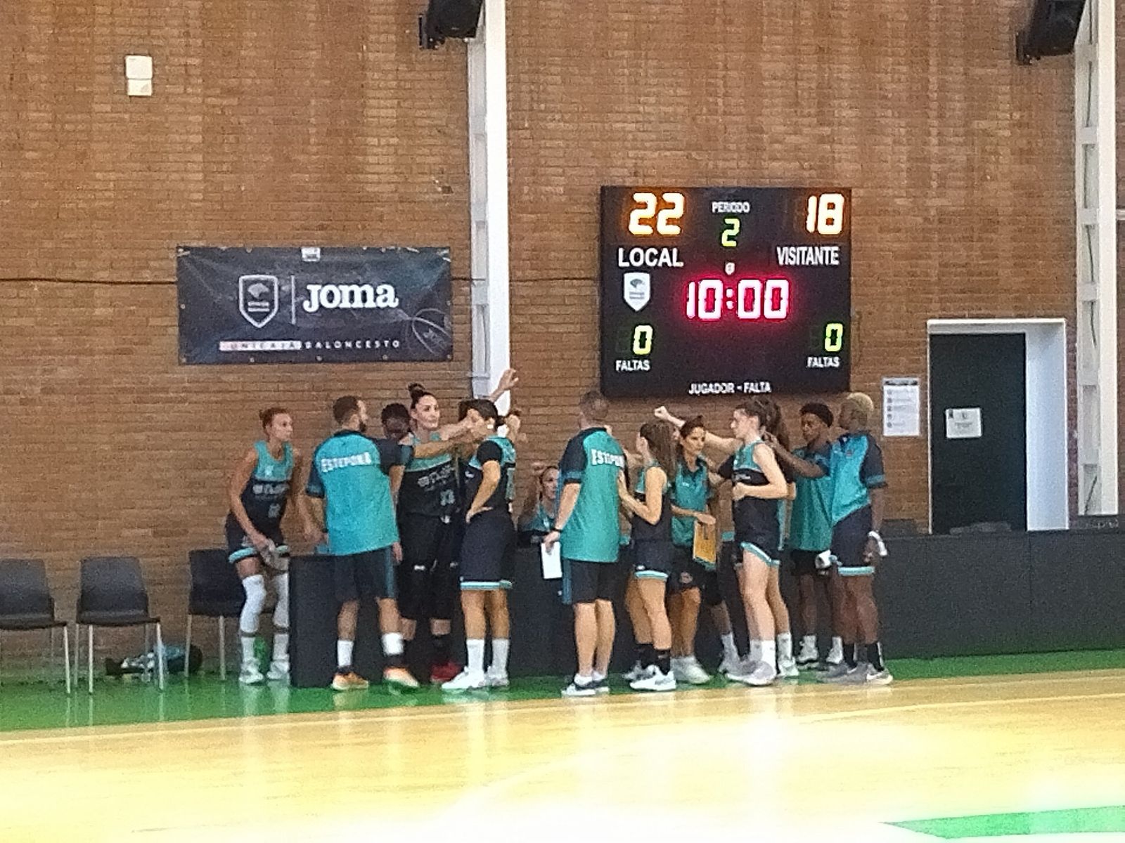 Un tiempo muerto del CAB Estepona en Los Guindos.