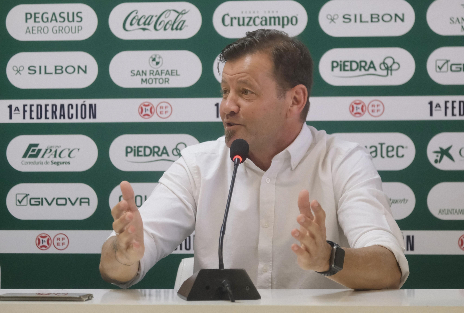 La presentación de Manuel Mosquera como técnico del Córdoba CF, en imágenes