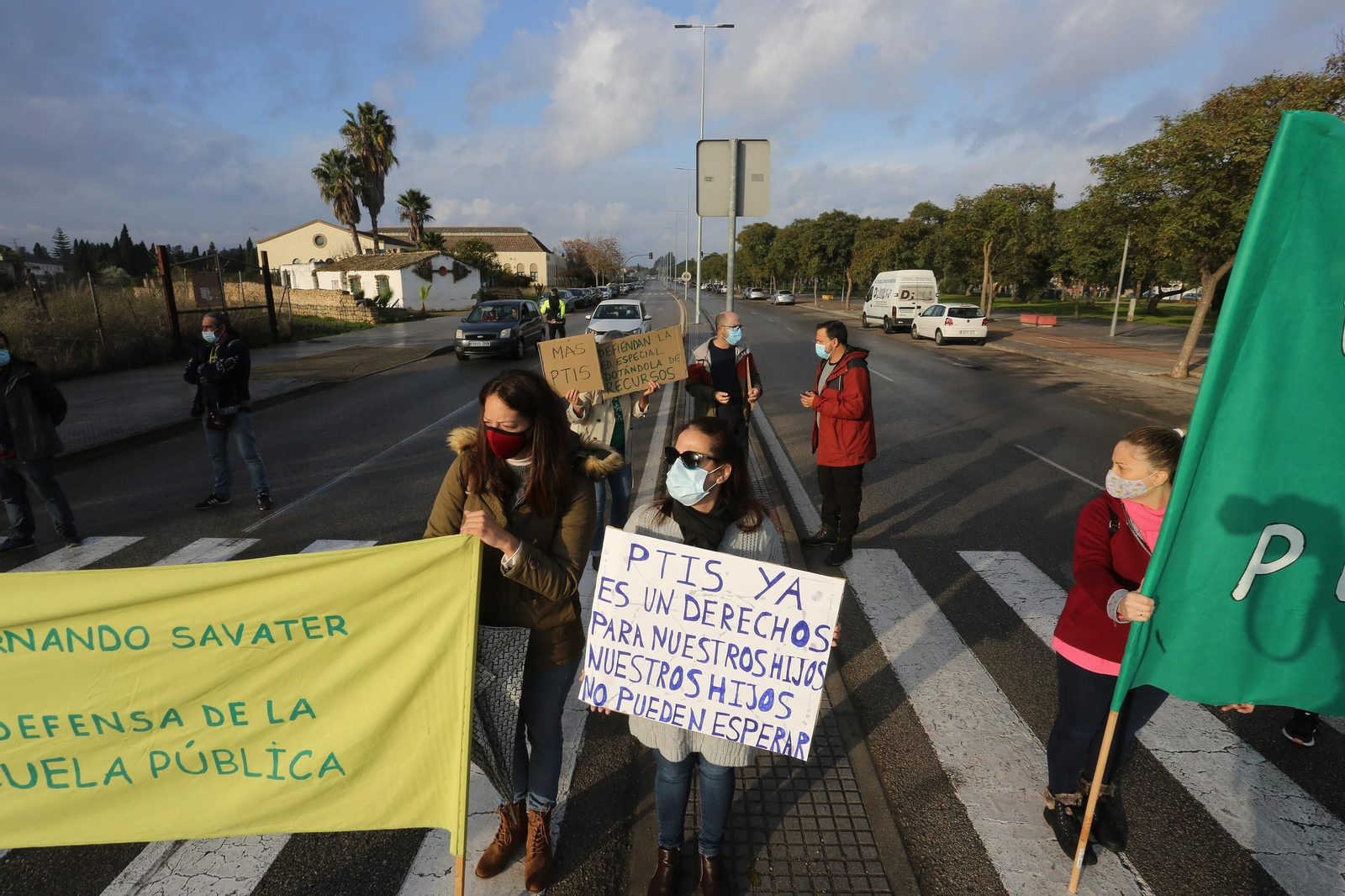 Protesta de los padres del instituto Fernando Savater