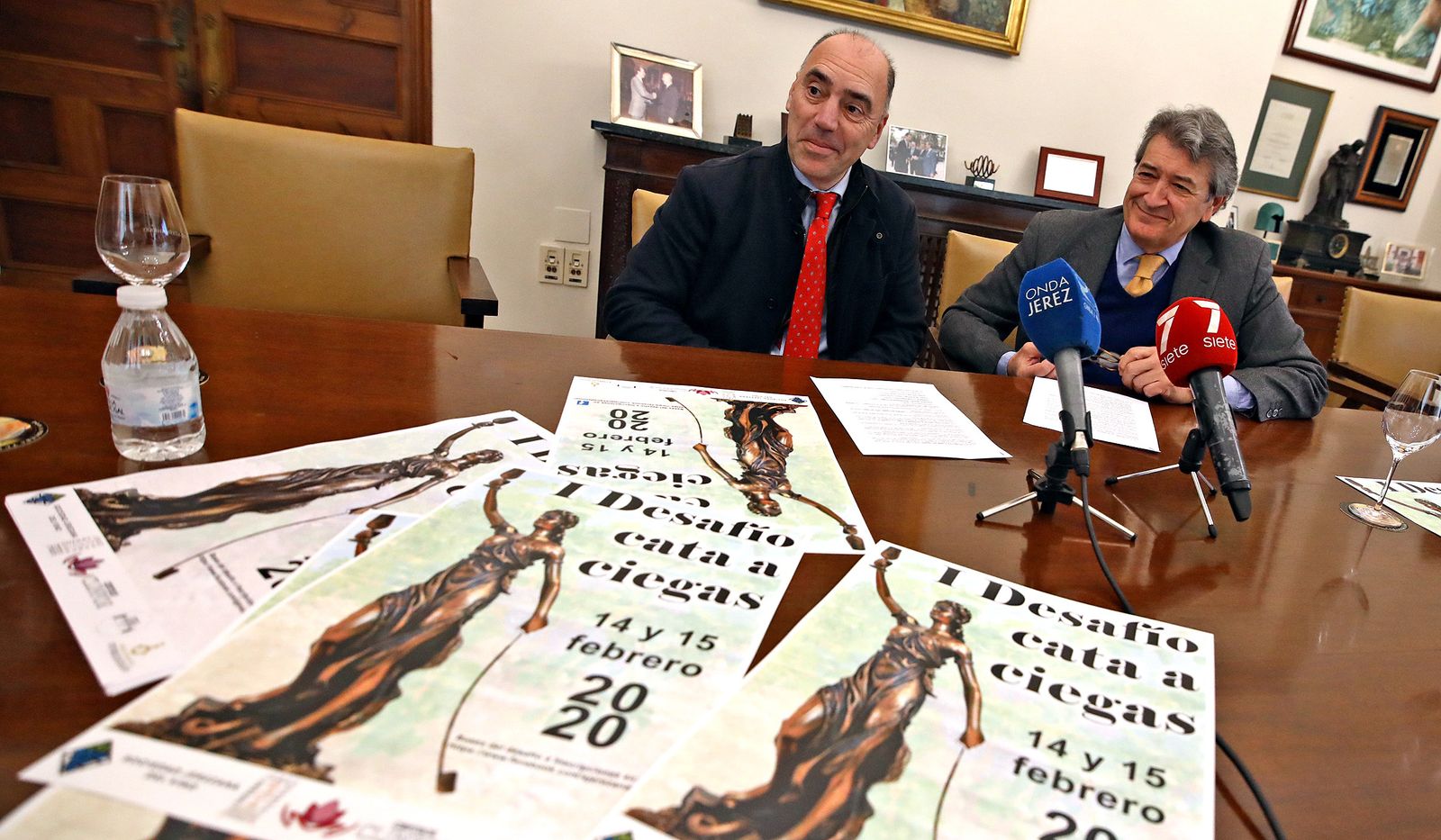 El presidente de la Sociedad Jerezana del Vino y el director general del Consejo Regulador, en la presentación del 'I Desafío Cata a Ciegas'.