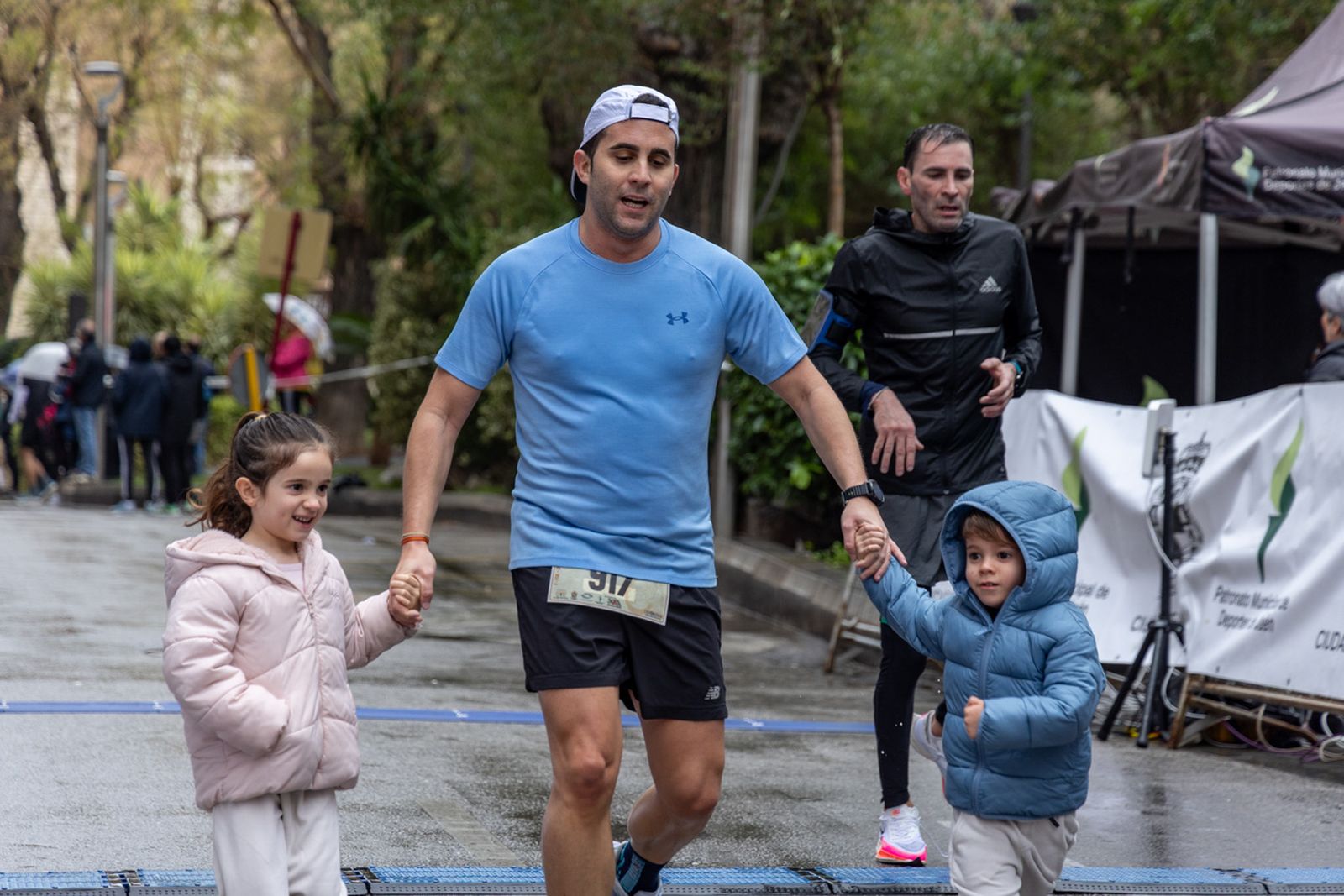 En imágenes: la lluvia no frena a más de un millar de corredores en la V Carrera Popular del IES San Juan Bosco (1)