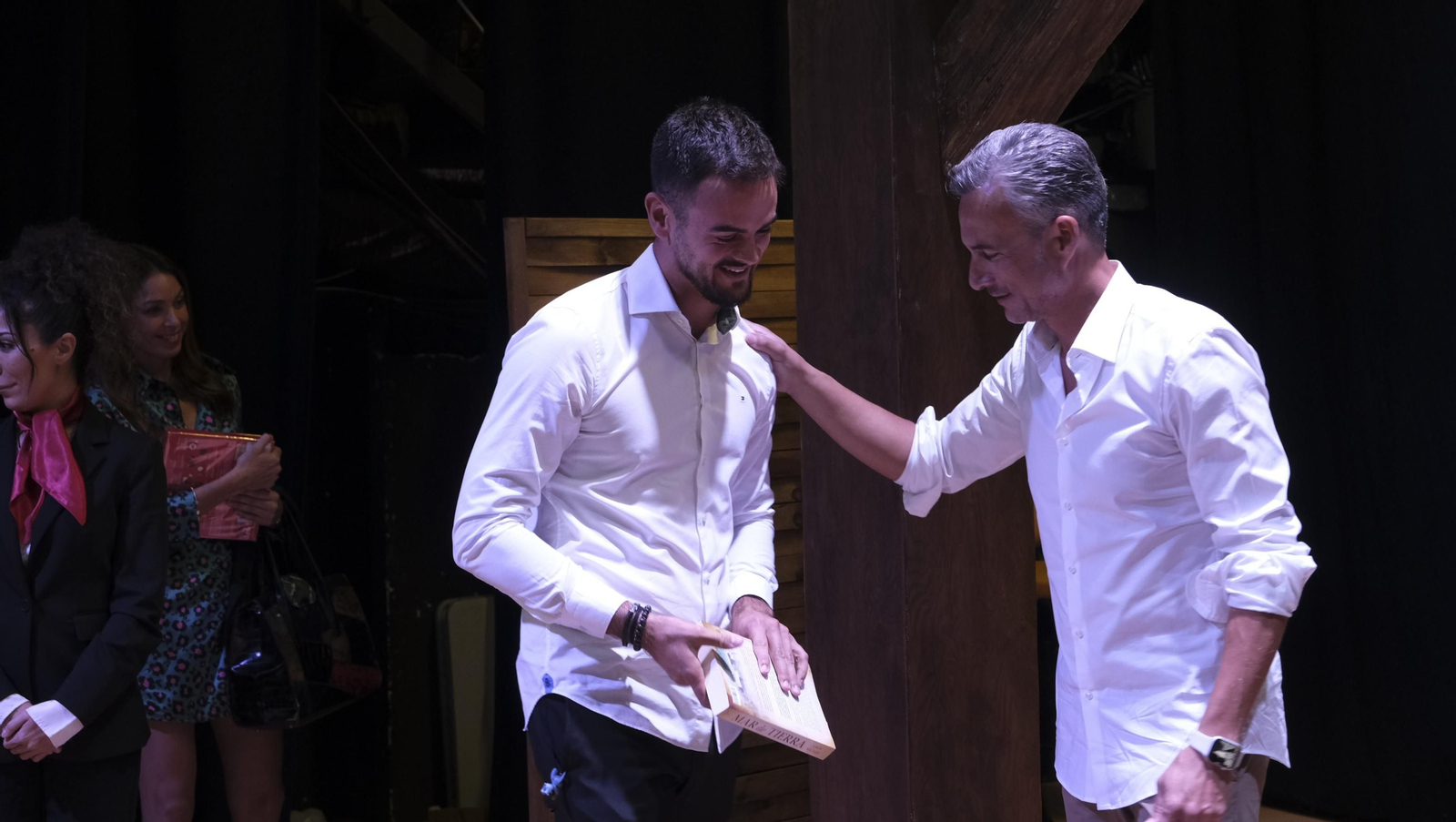 Imágenes de El Diario de los Libros, con Amós Milton