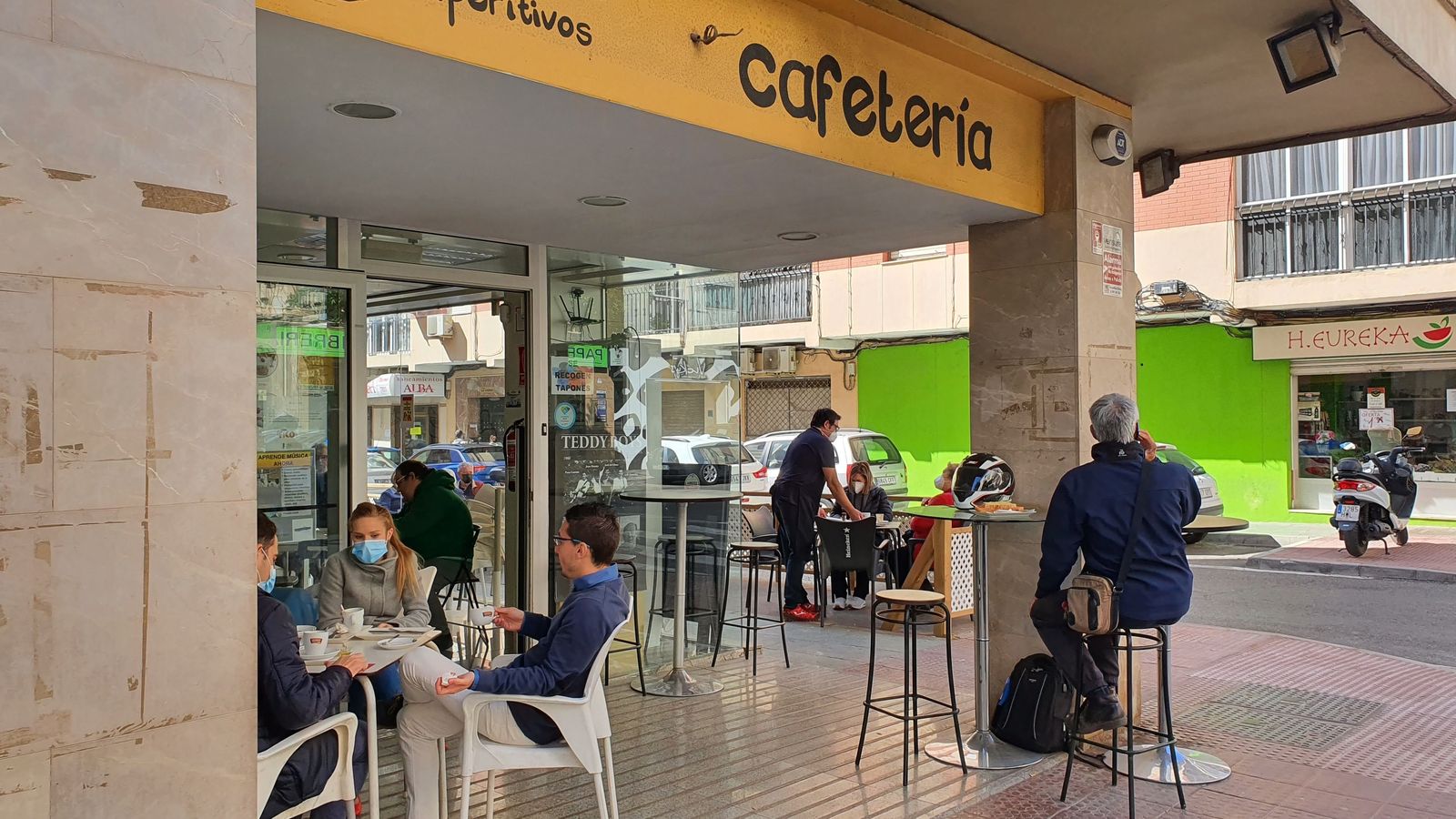 Cafetería 2mil6 en Calzada de Castro, 44; en la capital de Almería.