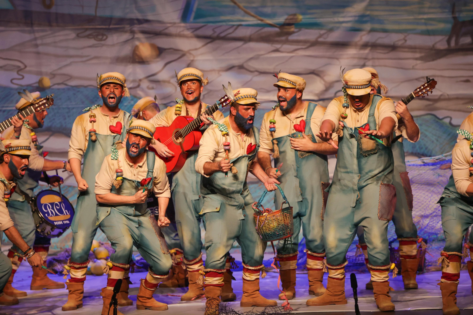 Imágenes de la actuación de la comparsa de Ayamonte "Los que manejan las redes" en las semifinales del Carnaval Colombino