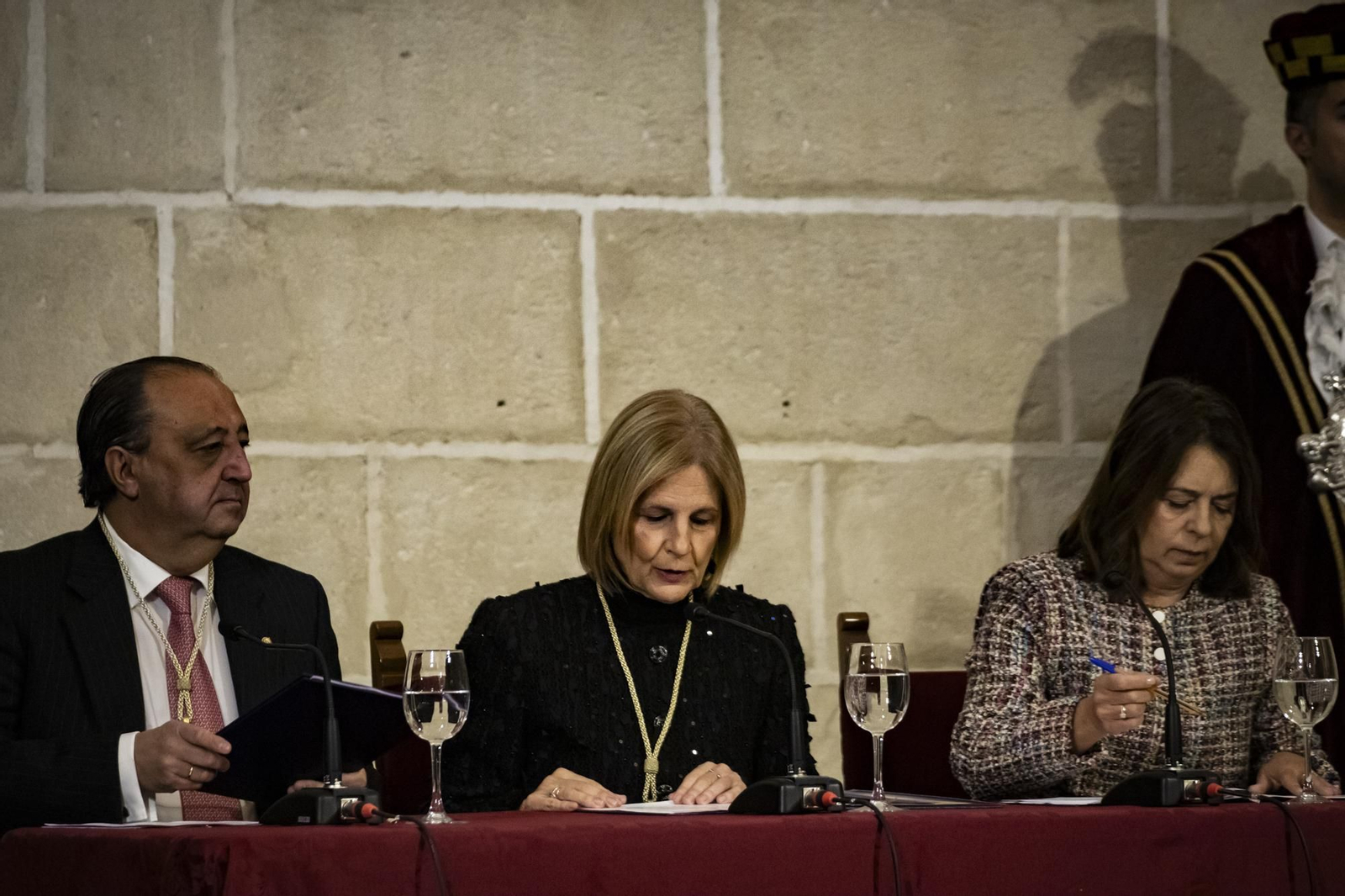 La entrega de la Medalla de Oro de Jerez a la Virgen de las Angustias, en imágenes