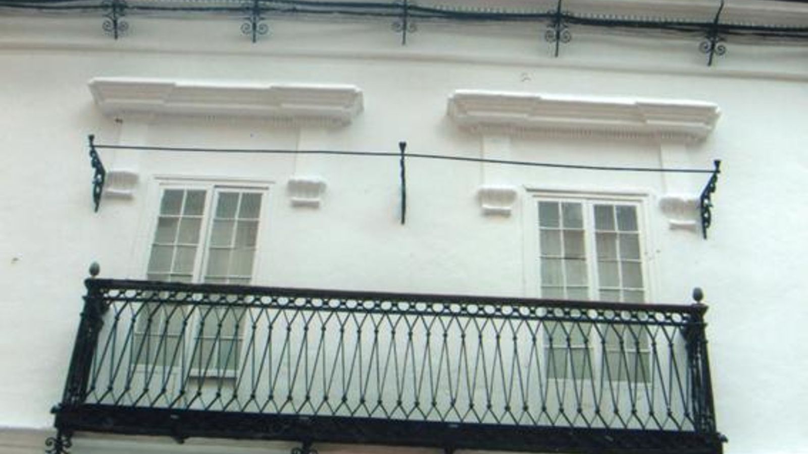 N.º 28. Calle Regino Martínez.