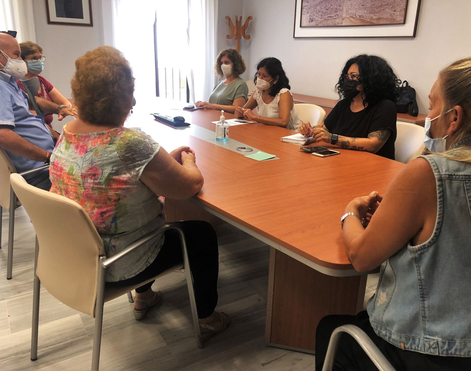 Imagen de la reunión de responsables municipales y miembros de la Asociación de Vecinos San José Obrero.