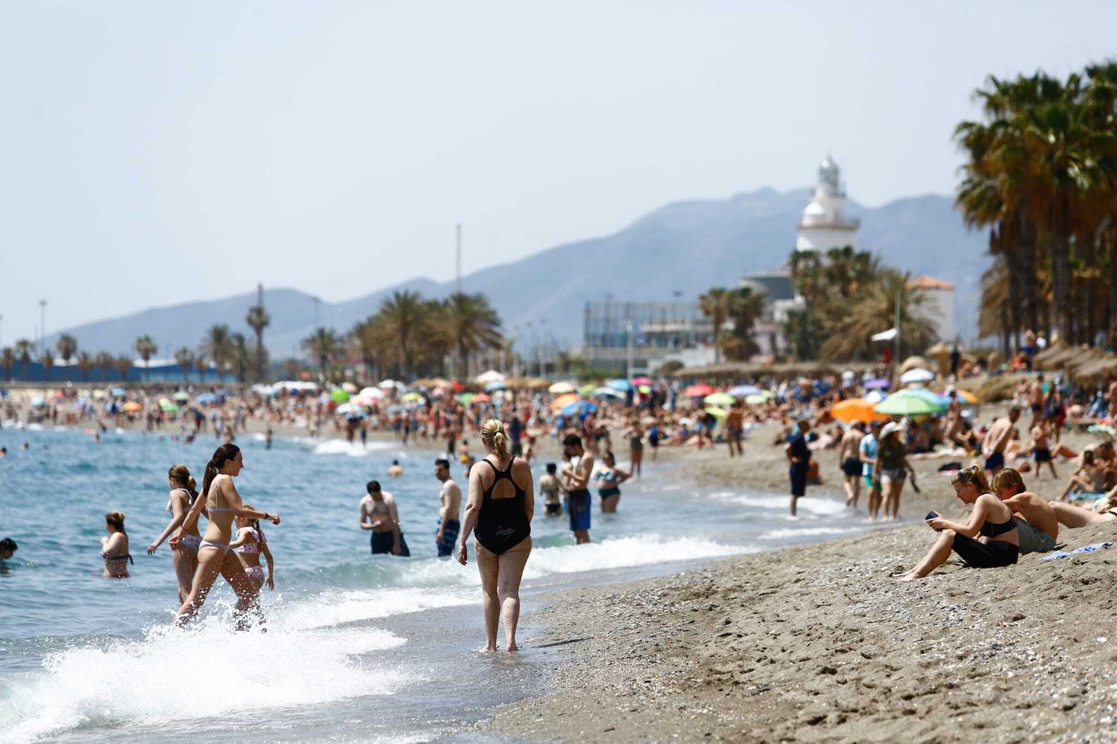 Un domingo de temperaturas altas y tiempo de playa