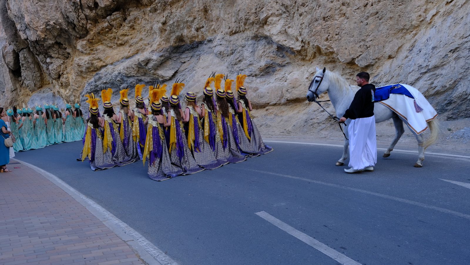El espectacular desfile de Moros y Cristianos de Mojácar, en imágenes
