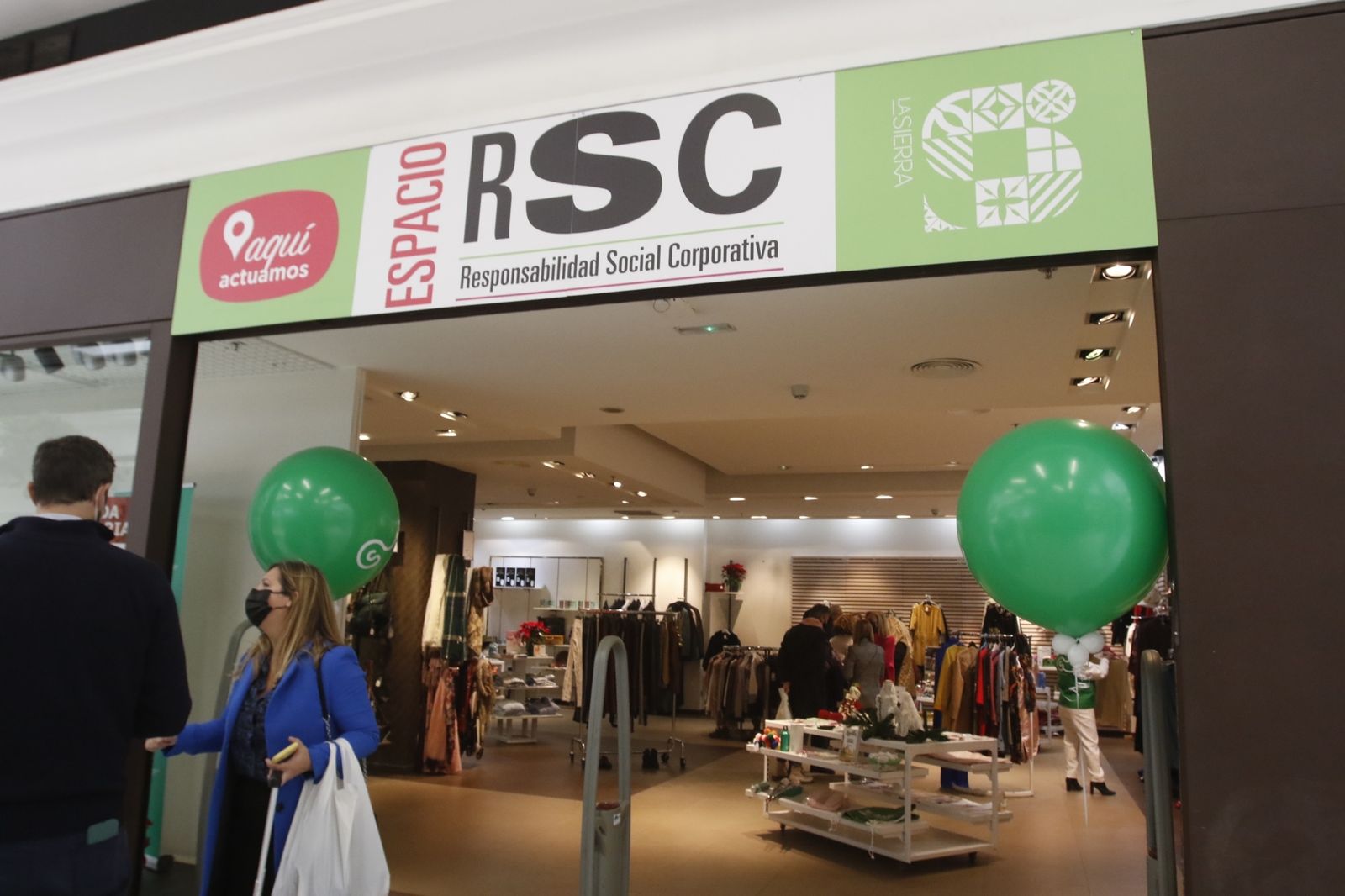 La tienda del centro comercial La Sierra para ayudar a los enfermos de cáncer, en imágenes