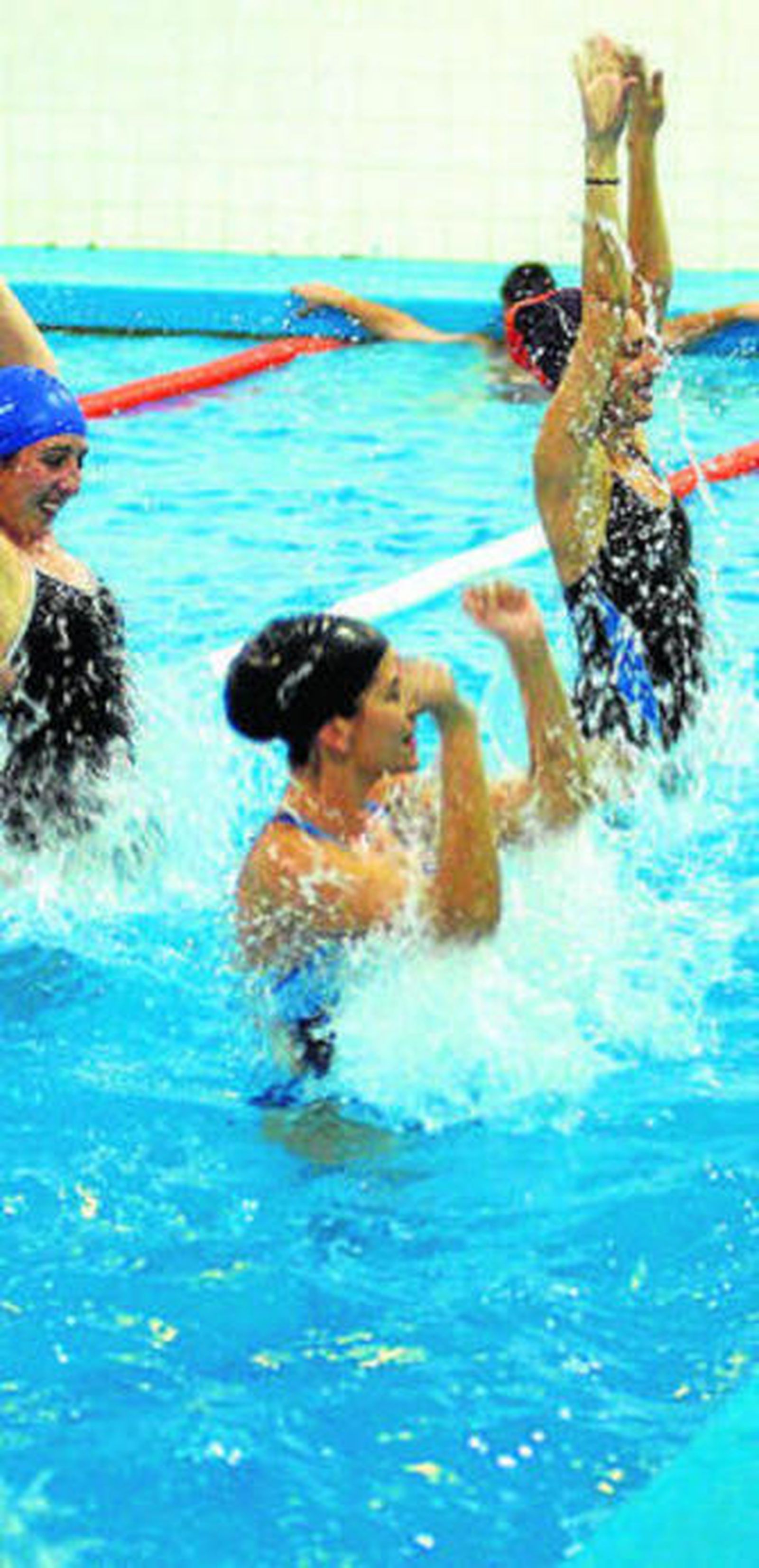 Maratón de 'aquaeróbic' para mujeres en el Sadus