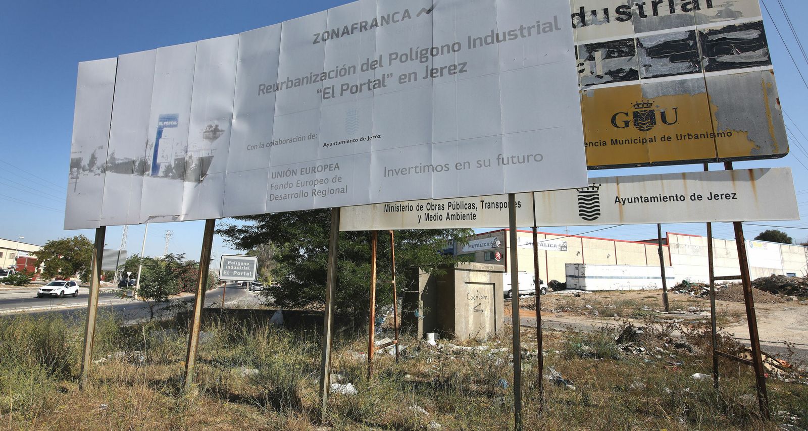 Una de las entradas del Polígono El Portal