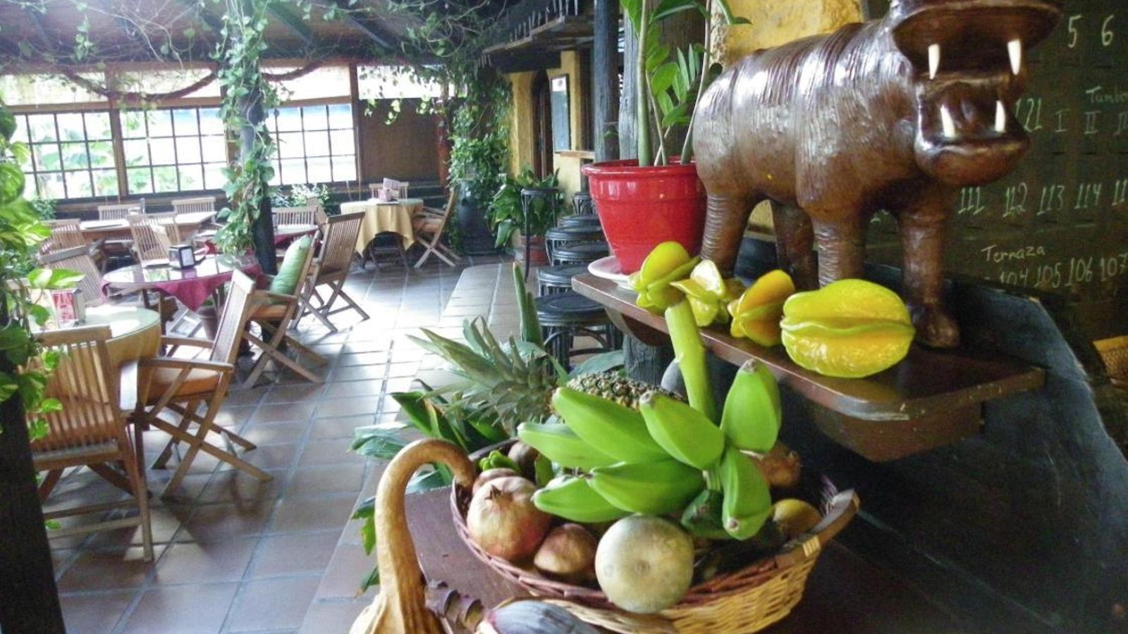 Exótica decoración en el chiringuito Uha